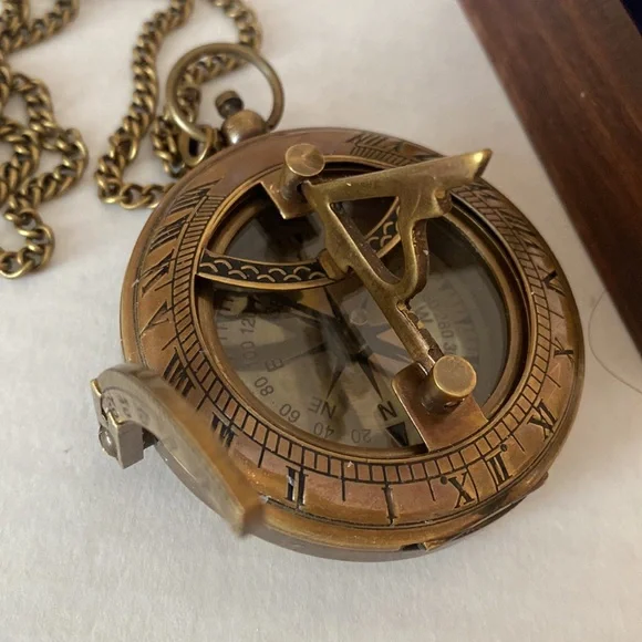 11:04 - Rustic Brass Compass - Picture 3 of 13